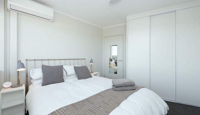 Stunning Ocean View Apartment H324