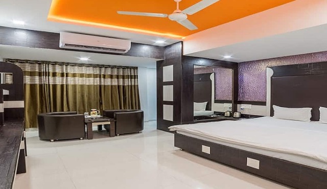 Hotel Zorba, Deesa