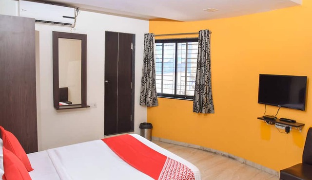 OYO 12854 Hotel Sahara Inn