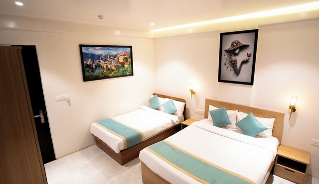 Everest Inn Chakan
