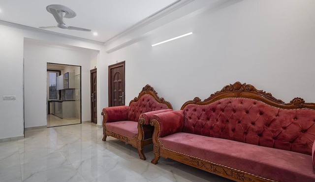 Classic With Balcony Huda Market Sector 46