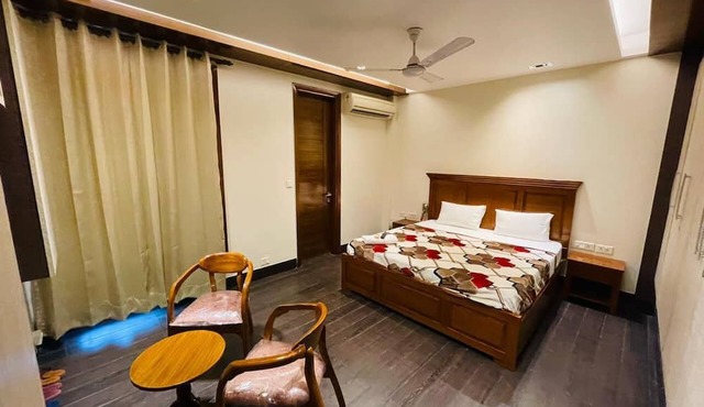 Fortune Home Service Apartment 4Bhk D163