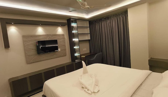 Hotel High Rise