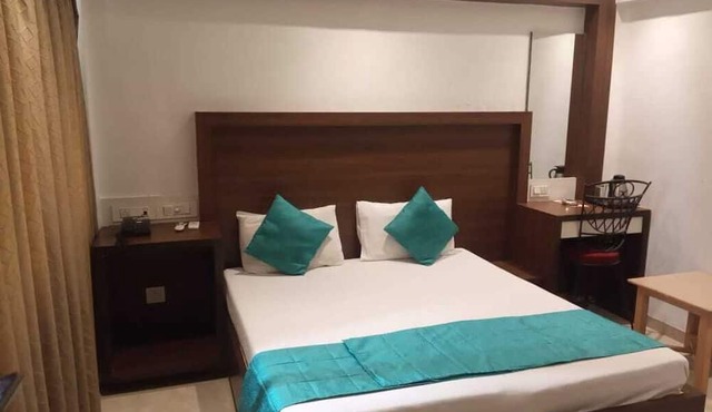 HOTEL KARAN PALACE