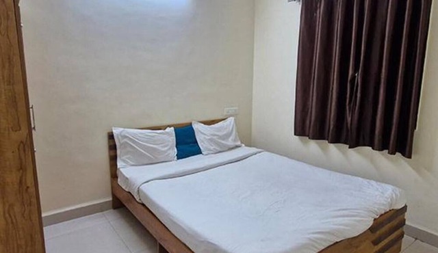 Fabhotel White House I