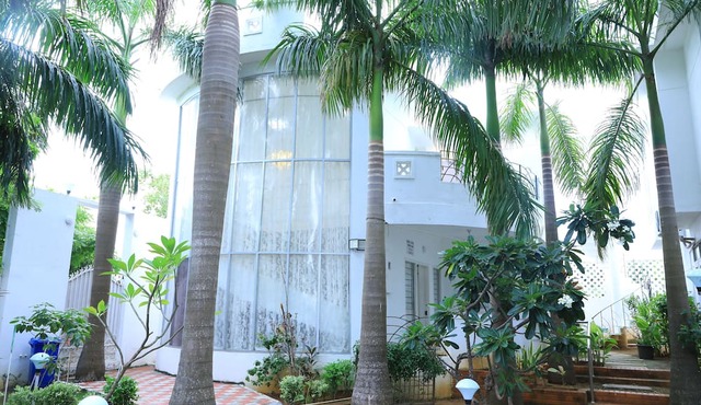 Anton White Villas Resort