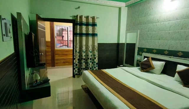 Hotel J B Palace