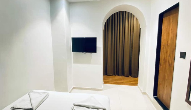 Palm Breeze Hotel - Colaba