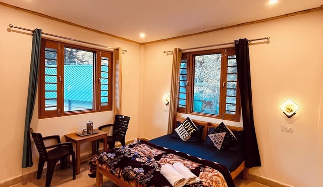 Skyard Hostel & Homestay (Harsil Valley)