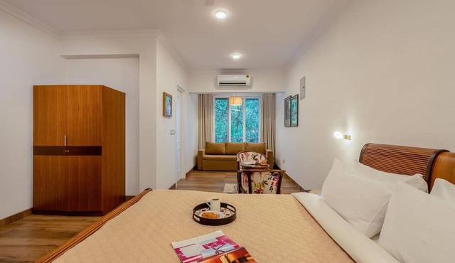 Luxe Apt w Balcony Rooftop Pool 15 min to Beach