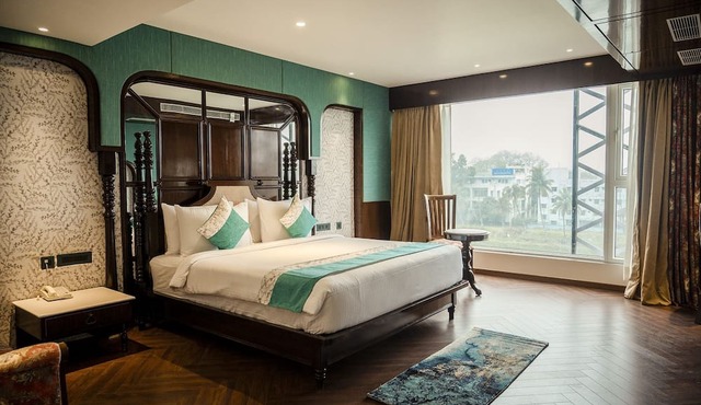 HOTEL LAKE VIEW