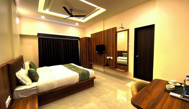 The Grand Sarovar Inn and Suites