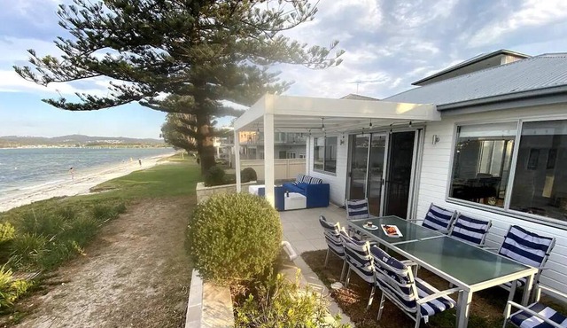 Absolute Waterfront Beach House Foreshore Bliss on Salamander Bay