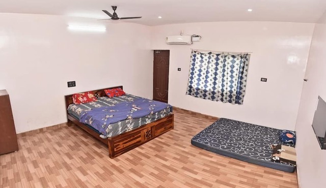 Satish Guest House