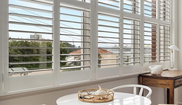 Getawayz NSW - Bay Court III -Spacious Waterside Studio next to Hayes Beach, Cafes & Ferry!