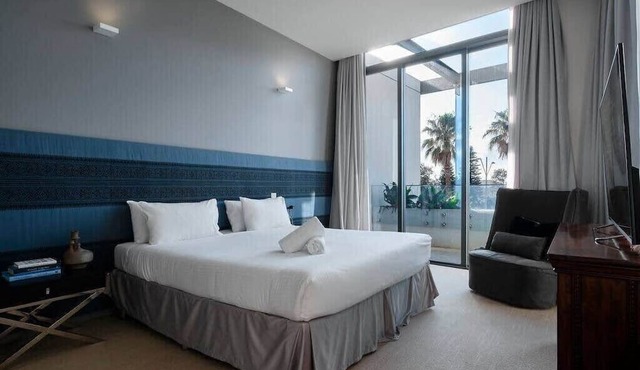 Bondi Luxury Apartment with Views and Parking