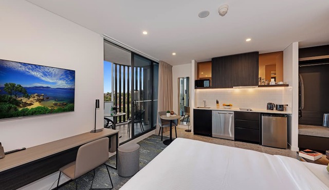 Littomore Suites Kingswood