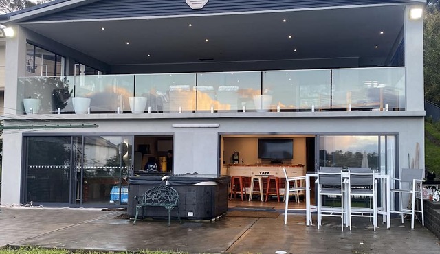 Lake Macquarie Waterfront Home with jetty