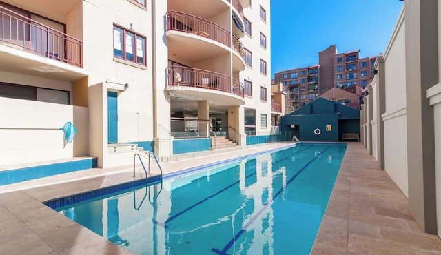 Pool Sauna Gym Walk to CBD