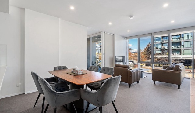 Spacious Lakefront Apartment with Pool Access