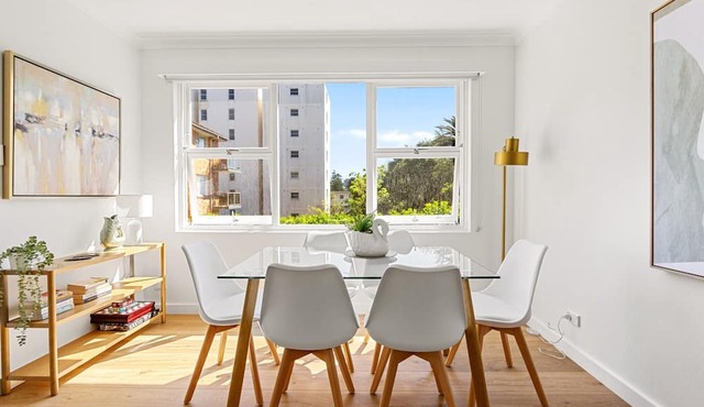 Gorgeous 3-Bed Manly Pad, Short Walk to the Beach
