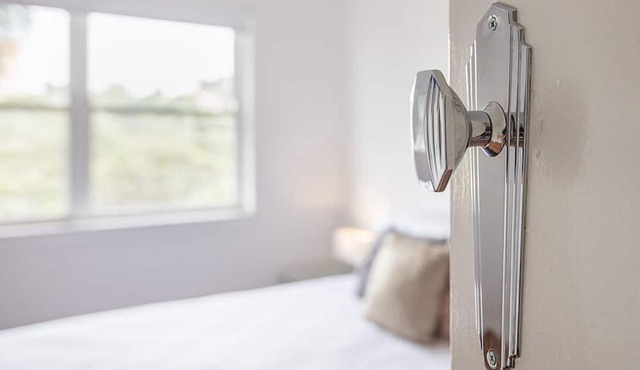Art Deco 2-Bed Close to City and Harbour