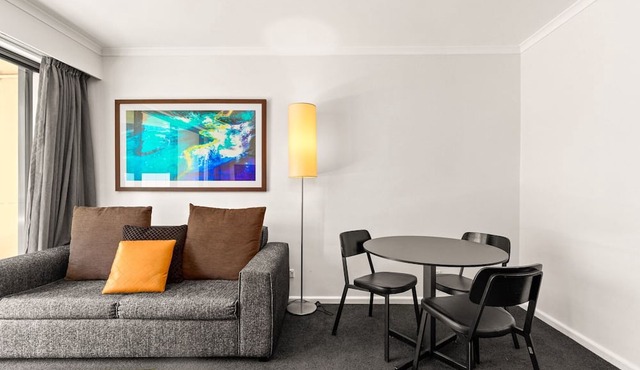 Sleek 1-Bed by Jubilee Park with Pool