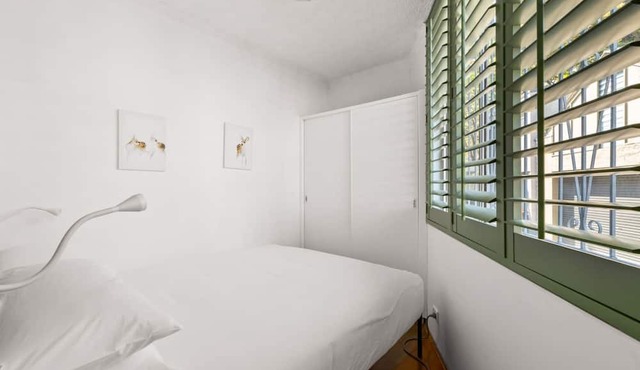 Convenient Studio in Trendy Inner-City Suburb