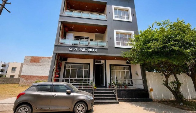 Perfect hotel with 9 bedrooms and AC in soothing Vrindavan