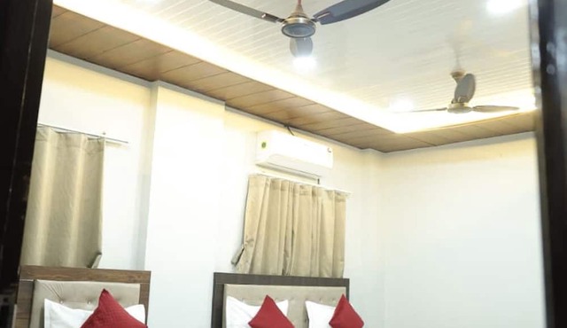 Charming 9-bedroom hotel with AC in Indore Fully Air Conditioned Budget Friendly