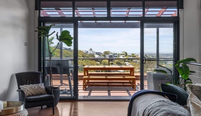 Hilltop Hideaway Merewether Family Escape