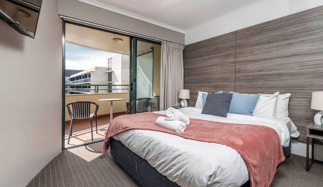 Braddon Bliss: Sleek Apartment Near Attractions