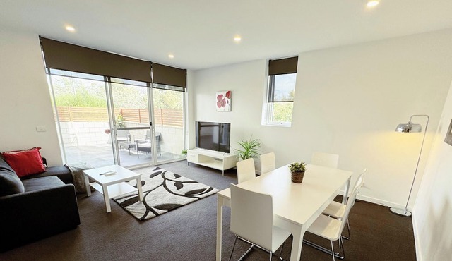 Wonder in Woden - 2 bd 2bth Apt