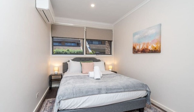 3BR Home near Canberra Hospital & Parliament