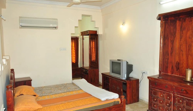 NAKHRALI DHANI VILLAGE RESOTR LLP