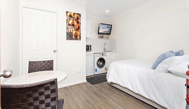Bulli26 Studio – Steps to Sandon Point, Cafés & Bike Path
