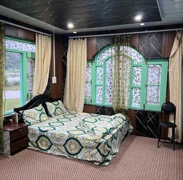 M K River Breeze Guest House Gurez