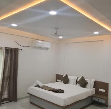 Jayesh Lodging
