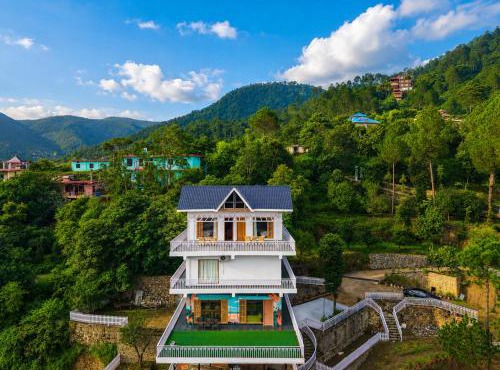 ELIVAAS Signature Secret Escape Pet-friendly 2-BHK Retreat with Patio & Restro Near Ashwani Khad Waterfall