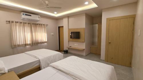 Hotel Parth Family Lodge & Restaurant