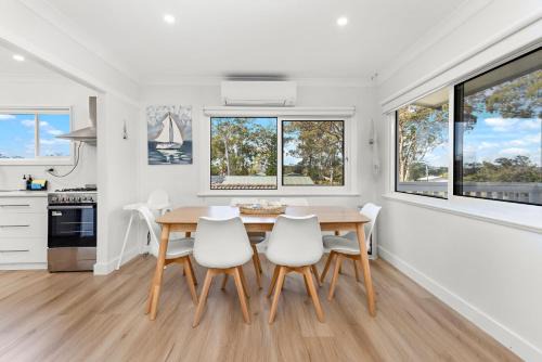 Sunset Sanctuary - Pet Friendly - 5 Mins Walk to Beach