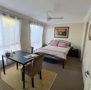 Private room with ensuite and parking close to Wollongong CBD