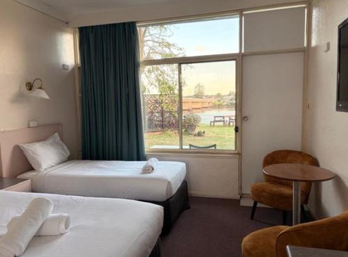 Moruya Waterfront Hotel Motel