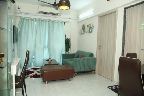 Ivy Downtown Apartment - 1 BHK - Near NESCO and SV Road