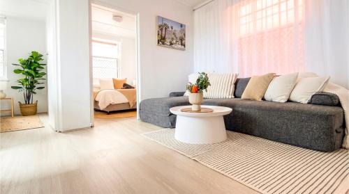 Pet & Baby Friendly CBD - Walk to Beach - Sleeps 6