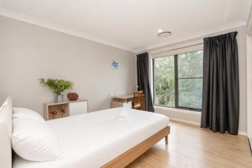 Charming 3-Bed Getaway with Pool & Garden Oasis