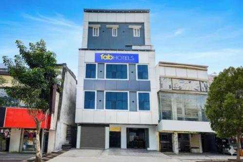 FabHotel Deaveera Grand
