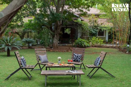 StayVista at Laburnum House with BBQ & Bonfire