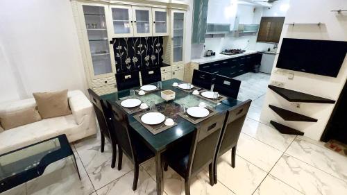 Luxury 3BHK Villa, Vijaynagar Near Bombay Hospital