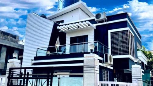 4 BHK Luxury Villa Pvt Pool